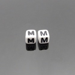 Biele kocky 6x6mm písmeno M